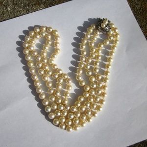 SALE: Vintage double strand pearls diamond clasp